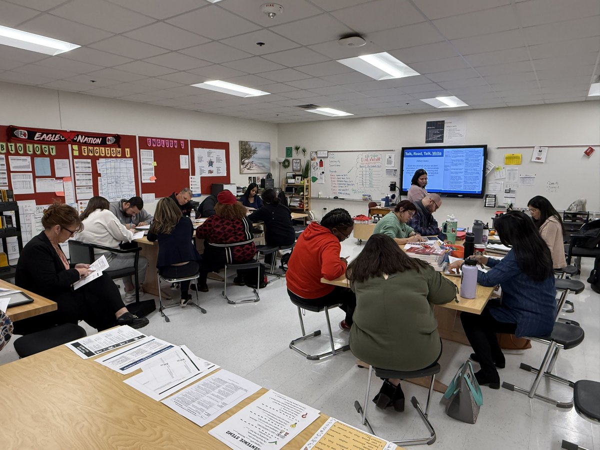 mannydlc2's tweet photo. Teachers at @DHJEaglesFWISD invested collaborative meeting time to engage & learn best practices from our fabulous @FWISD_EBN3 #talkreadtalkwrite https://t.co/Xeo4EKXn1y
