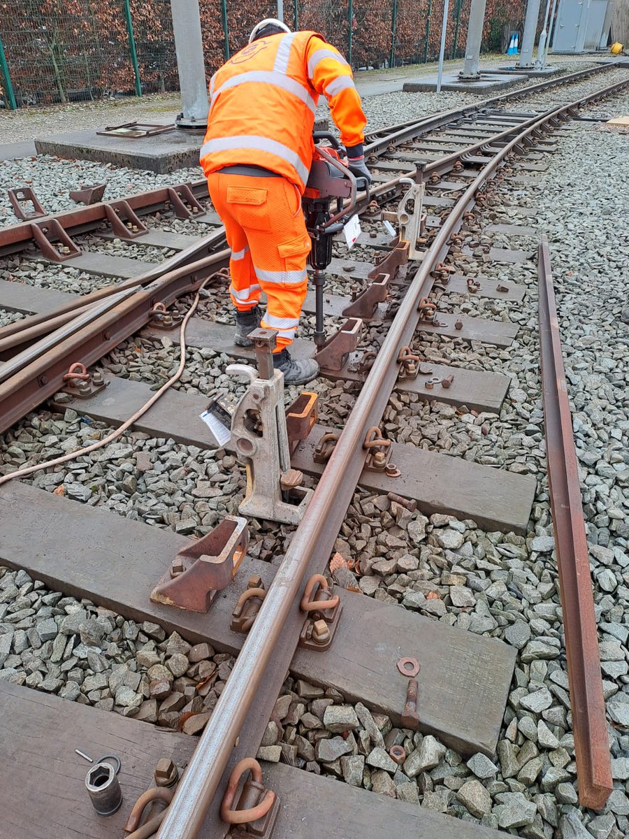 GarcoRail's tweet photo. S&amp;C maintenance being carried out today by our Pway Support Team in Manchester. https://t.co/xOCAGzYvP7