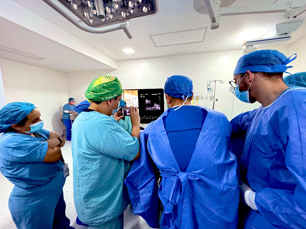 urologorios's tweet photo. Curso Biopsia Transperineal Cognitiva de Próstata en los quirófanos  recién remodelados de HE CMN La Raza.  Siempre mi 🏡. #ANUER25 . @raul_garcian @dmolina1972 https://t.co/Yzqu7wr14s