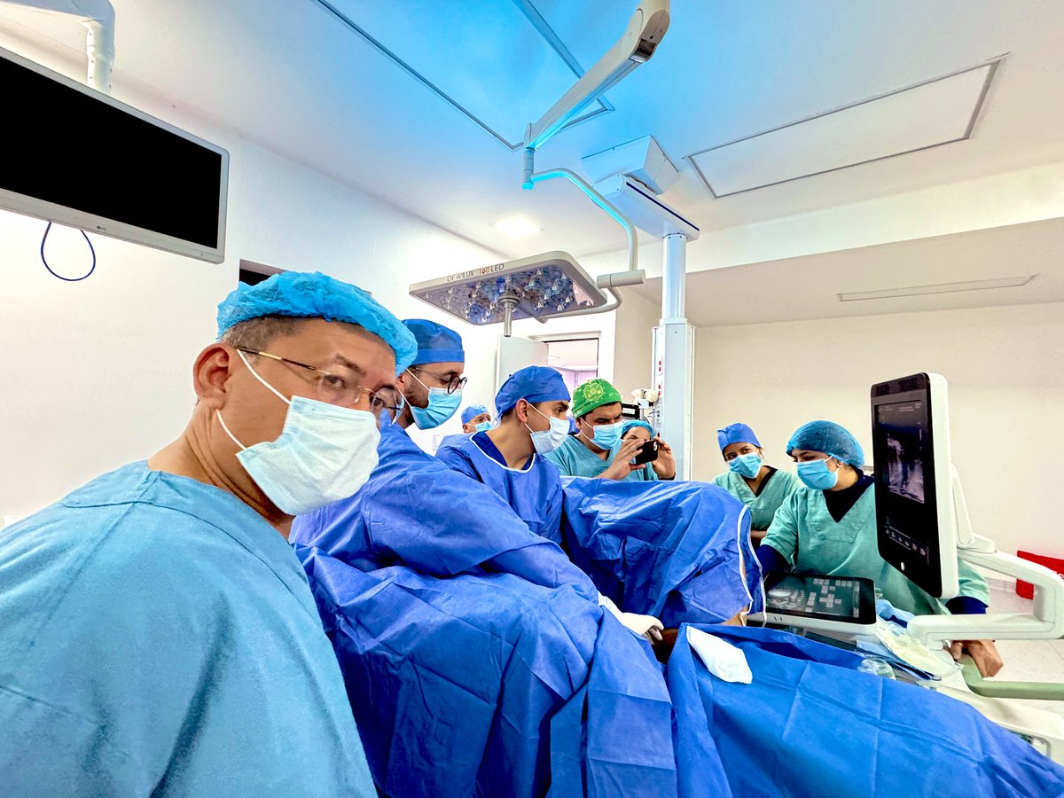 Curso Biopsia Transperineal Cognitiva de Próstata en los quirófanos  recién remodelados de HE CMN La Raza.  Siempre mi 🏡. #ANUER25 . <a href="/raul_garcian/">Raul Garcia</a> <a href="/dmolina1972/">@dmolina1972</a>