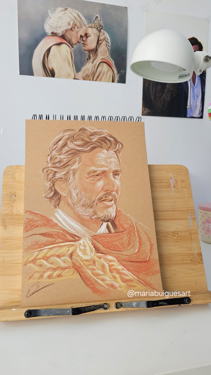 ✨️If you are interested in a commission, DM me!✨️
Aaand another Pedro commission! Gladiator did change lives⚔️ I hope you like it!

#fanart #gladiator #gladiator2 #pedropascal #pedropascaledit #pedropascalfan #pedropascal #pencildrawing #pastelart #portrait