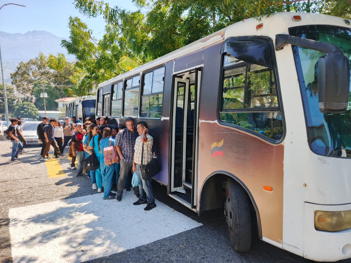 Hoy Miércoles 22/01 se dió inicio a la Ruta estudiantil universitaria en sus 3 horarios en las siguientes rutas: San Juan lagunillas,Ruta Av las américas y Ruta Av 16 para el uso de todos los estudiantes universitarios que hacen vida en el Edo Mérida.