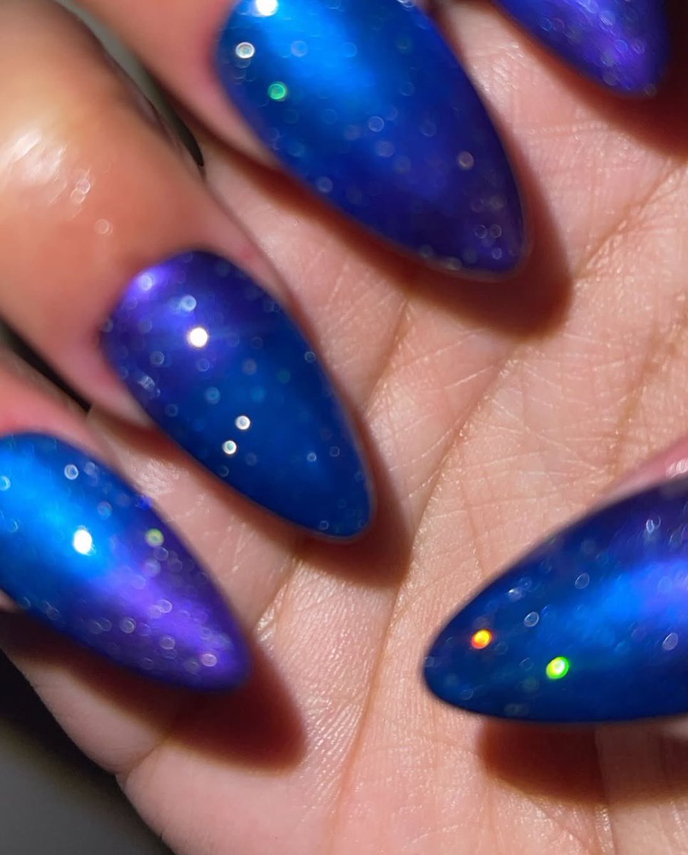 VixenLLC's tweet photo. My #nails give #Aquarius SZN ♒️.
A lot of people think they are water signs, but they are air. 🌬️
They are the #waterbearer, who pours water for the next sign.. my sign, #Pisces ♓️
I respect this sign and their #intellectual traits. 💙
#airsign #space #higherthinking
#galaxy https://t.co/AogY1jEgAC