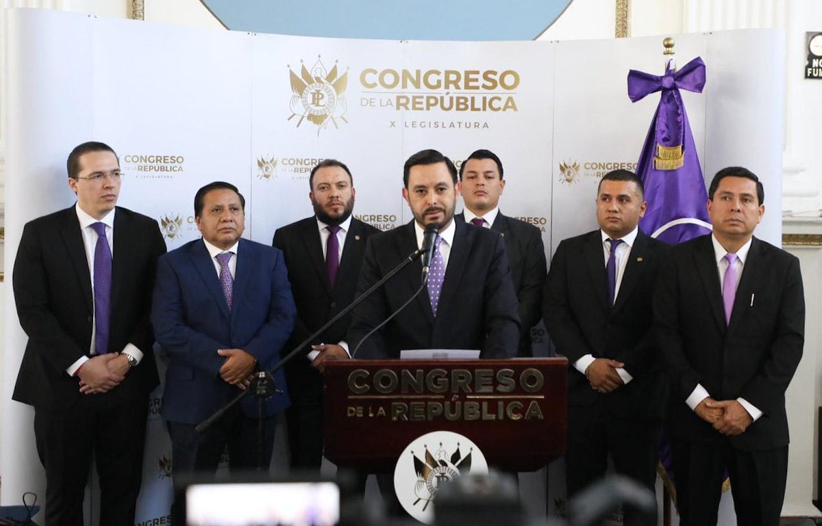 CongresoGuate's tweet image. Los diputados del bloque Todos anunciaron en conferencia de prensa su rechazo al dictamen unificado de iniciativas de ley que propone reformas a la Ley Electoral y de Partidos Políticos #ReformasLEPP.