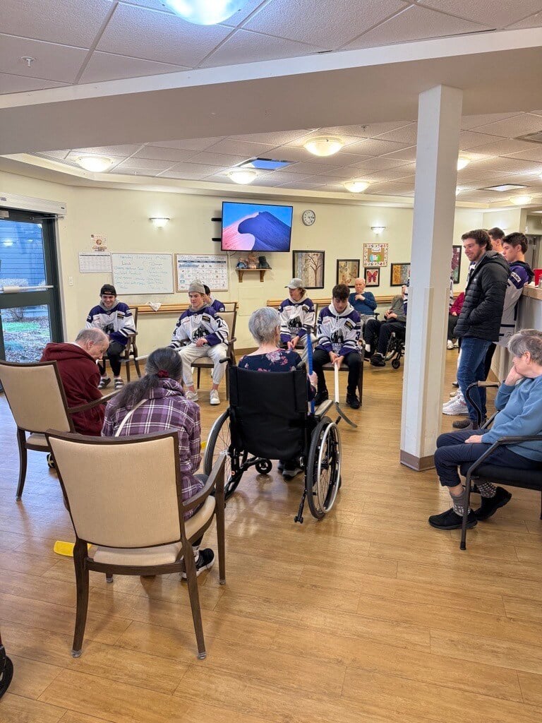 AgeCareCanada's tweet image. Earlier this month, the Mount Ida Mews Golden Oldies faced off against the @SASilverbacks in an unforgettable game of shinny - winning in overtime! ✨

A big thank you to the Silverbacks for joining us! ❤️

#longtermcarehome #agecareculture #agecarecommunity