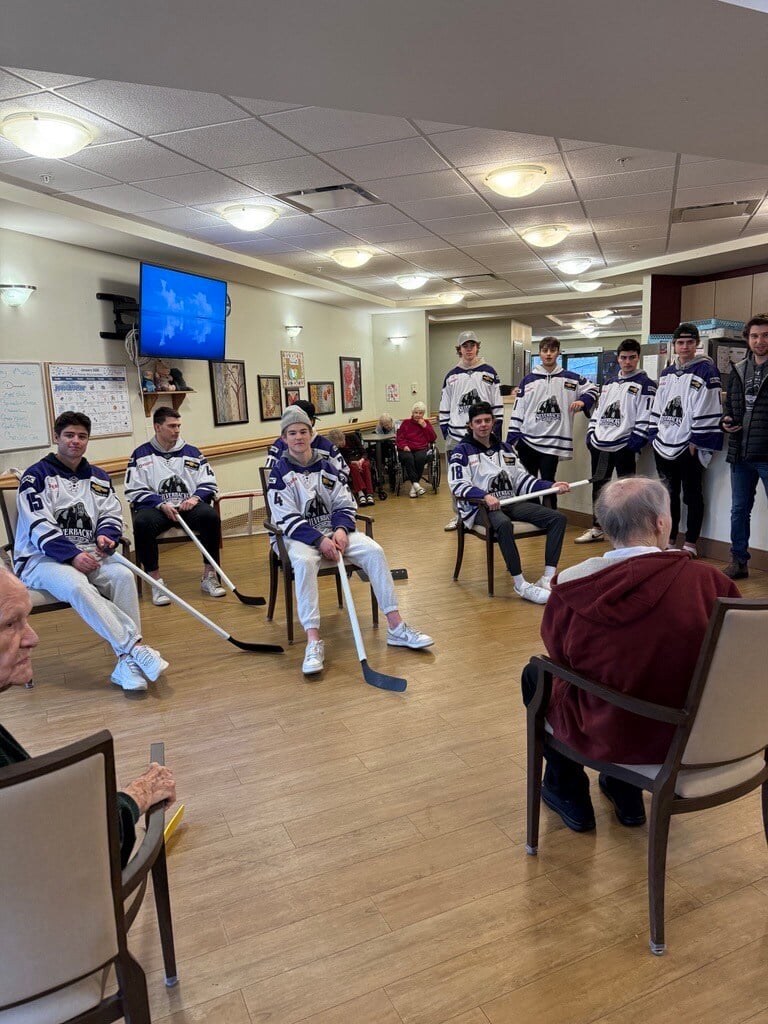 AgeCareCanada's tweet image. Earlier this month, the Mount Ida Mews Golden Oldies faced off against the @SASilverbacks in an unforgettable game of shinny - winning in overtime! ✨

A big thank you to the Silverbacks for joining us! ❤️

#longtermcarehome #agecareculture #agecarecommunity