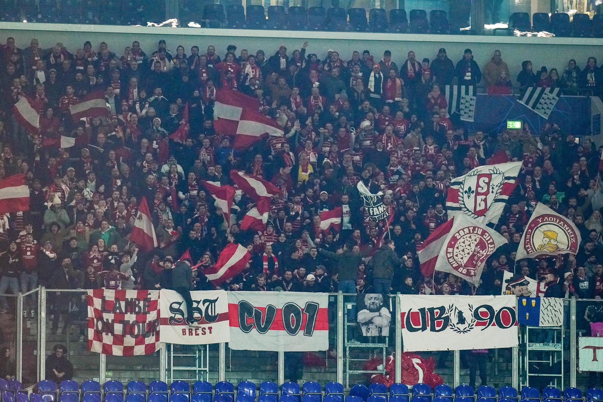 SB29's tweet photo. Plus de 1100 Brestois ce soir à Gelsenkirchen. Un grand merci pour votre soutien indéfectible ❤️🤍
#SHASB29 2️⃣-0️⃣ https://t.co/o9gbdXESk8