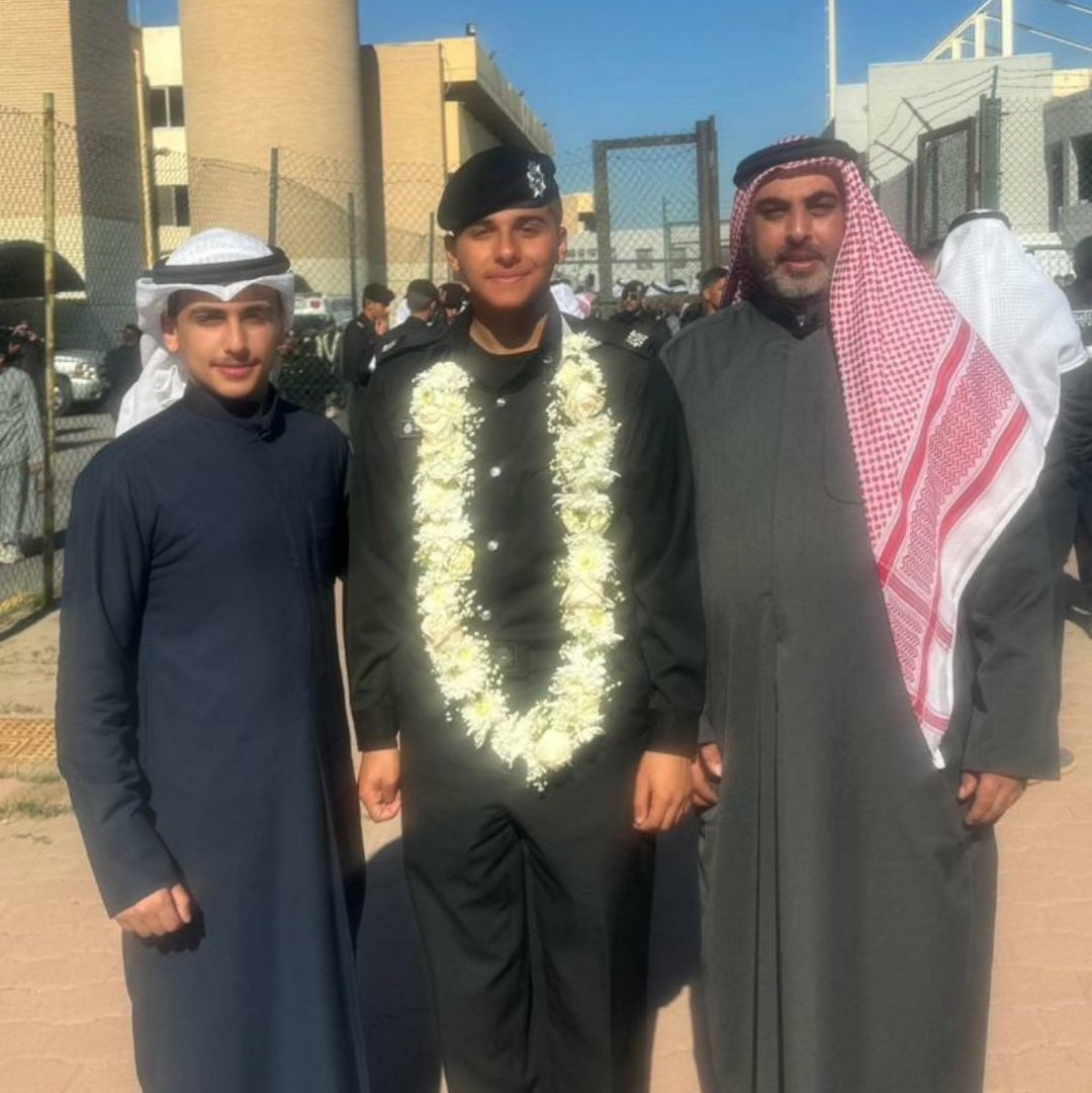 harbi_al5shm's tweet photo. أبارك لأبناء العمومة عائلة الخشم الكرام 
فهد الخشم تخرج أبنائه /راكان فهد الخشم
ماجد فهد الخشم
وفارس الخشم تخرج أبنه /عمر فارس الخشم
بارك الله فيهم وجعلهم عونا للبلاد وألي المراتب العليا بأذن الله عزوجل https://t.co/F4yXE16XmO