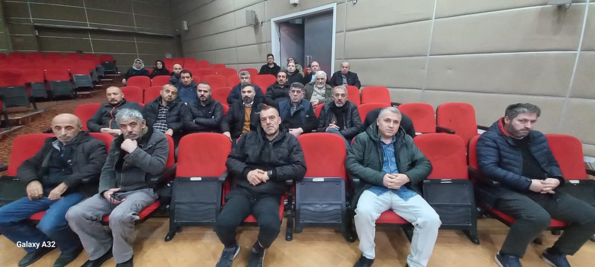 aktuna_1's tweet photo. Haftalık olağan toplantımızı 2. Bölgemizle beraber mahalle başkanımız Hamdi Demir başkanlığında, meclis üyemiz @ilyasduras , ilçe yönetim kurulu üyemiz @VedatDestek 'in katılımlarıyla gerçekleştirdik. Hayırlara vesile olsun. @AKParti_Esenler @EmrullahErkus @oktayilmaz18 https://t.co/pZFzgxaLCO