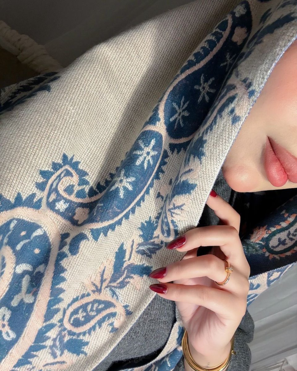 خذ للدفا عن هبوب البرد معطف و شال 
إن ما كفى نسجت لك من دافي ضلوعي ذرى