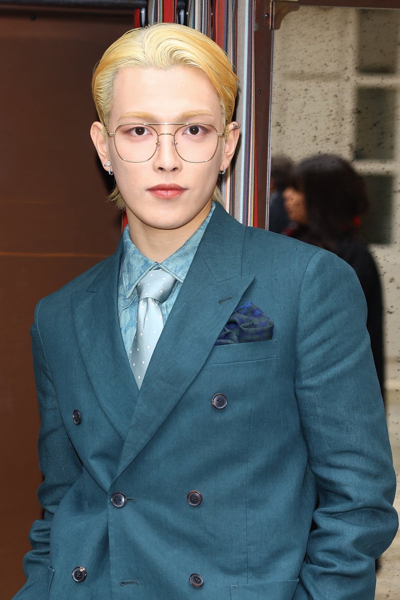 MTV's tweet photo. You cannot convince me that #HONGJOONG of @ATEEZofficial belongs anywhere but in an ART MUSEUM 🖼️

📍 #ParisFashionWeek https://t.co/F6HXqPmJBt