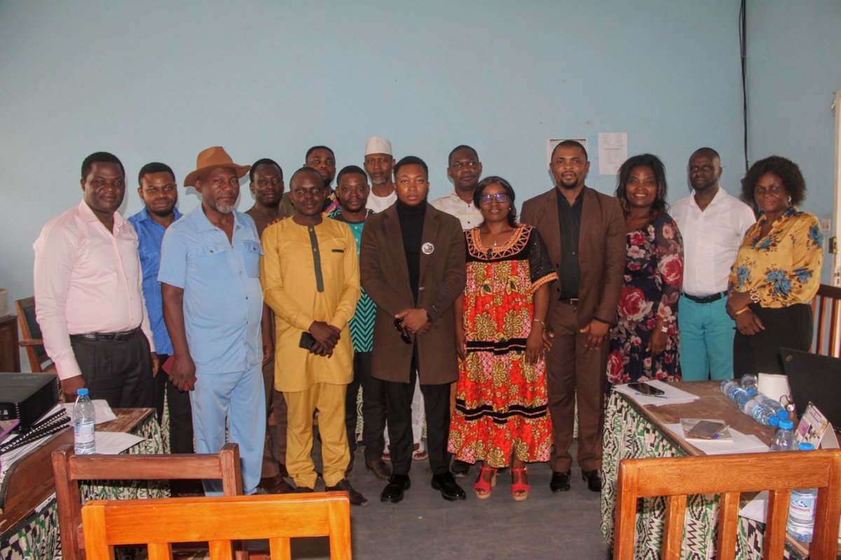 ndahi237's tweet photo. Today I had the pleasure of meeting the Regional Delegate of Secondary Education for the South West Region and also the Regional Inspectors of Computer Science and ICT to discuss the ways in which we can promote digital learning and how we can innovate our education system with AI.