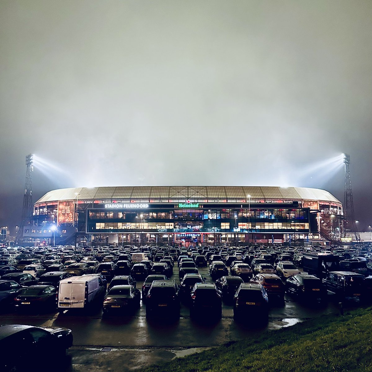 randyvanvugt's tweet photo. Feyenoord - Bayern Munchen #feybay https://t.co/oOgUdSkzPL
