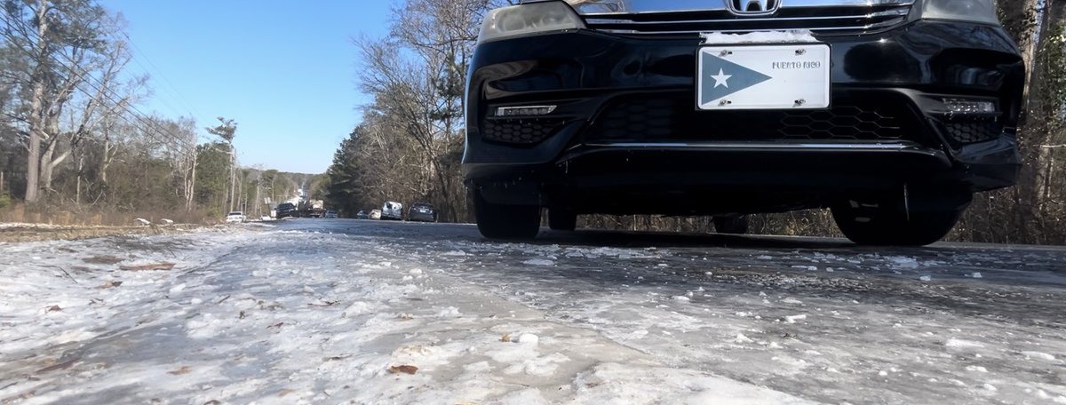 Fox5KevynStew's tweet photo. Irwin Bridge Road in Conyers, Rockdale Co. hasn't been passable. Drivers abandoned cars along the road.
One man spent 12+ hours in his car with one bottle of water. @FOX5Atlanta #foxlocal #fox5snow #icy #fox5atl https://t.co/e5ZMaLrAMT