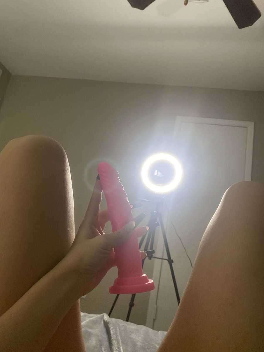 Up ready to FaceTime /sext/ meet up .. hmu for content deals and bundles 😏🥰