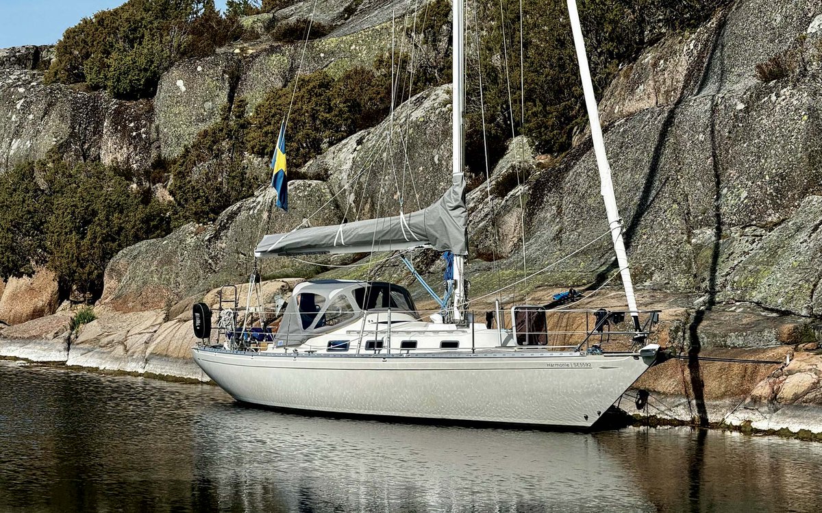 sailmagazine's tweet photo. SAIL Offshore Editor Andy Schell discusses the family's latest addition and falling in love with the newest-looking old boat they'd ever seen. @bandgsailing #sailmag #sailboats #sail #sailing #cruising #boats #keeponsailing #sailor #gear #electronics https://t.co/gazcSMsPEX https://t.co/y9Yf9X1jz1
