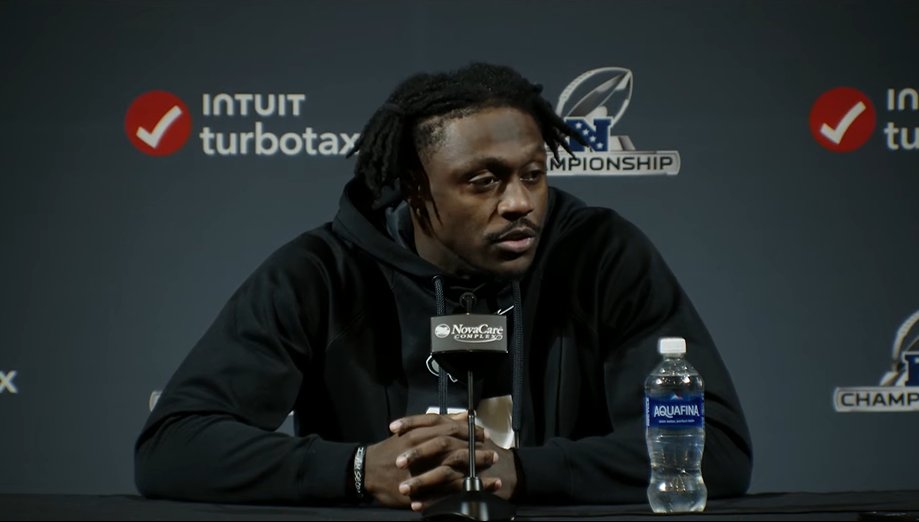 PHLEaglesNation's tweet photo. AJ Brown on having low yardage performances the last 2 games: "I can't worry about it. I can just look at the film and learn from it.. At the end of the day we won. I had some incredible blocks. I know people care about numbers, but right now that don't matter." https://t.co/diQC6YCjcB