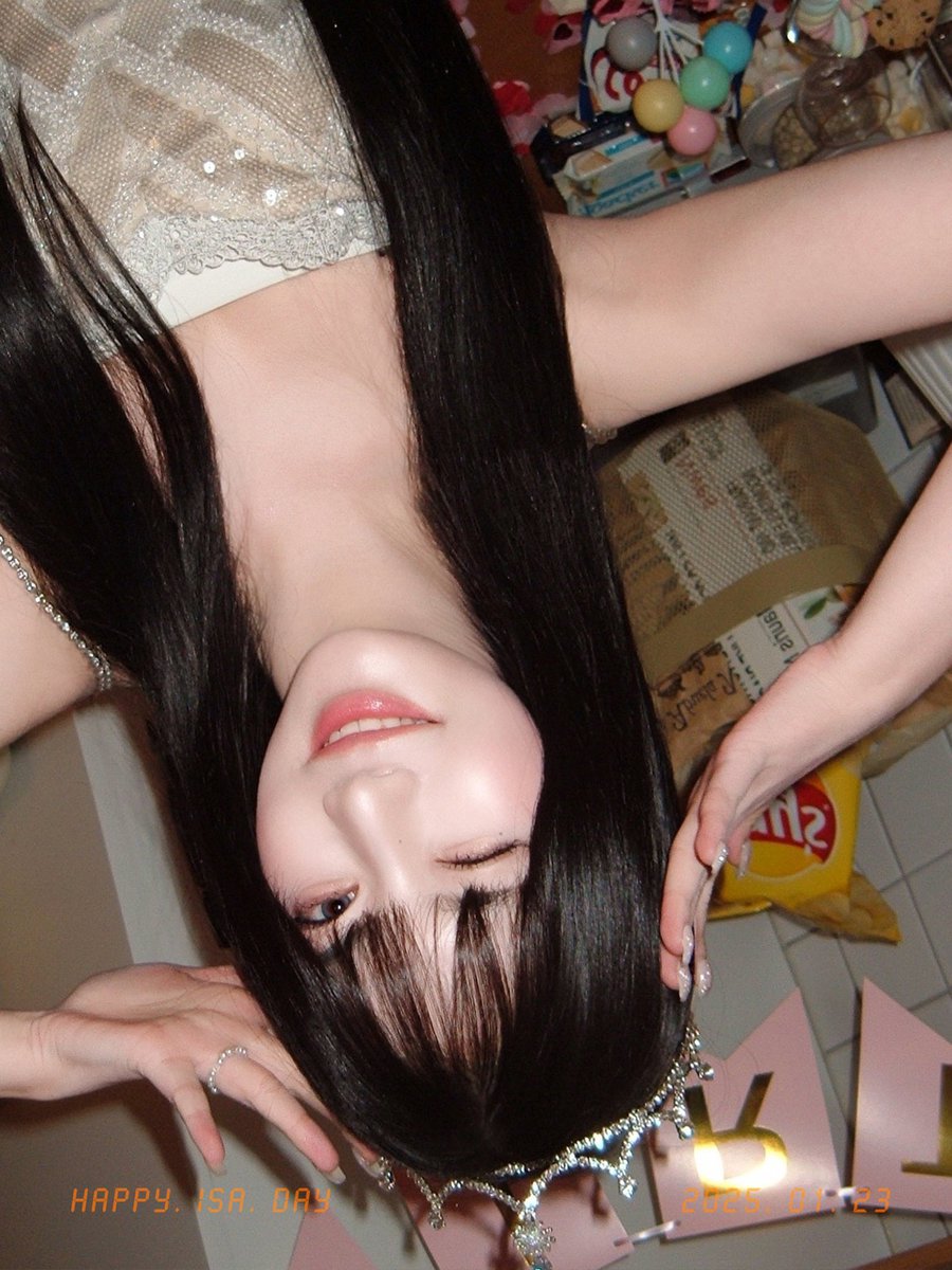 HAPPY BIRTHDAY TO ISA

#HappyISADay
#STAYC #스테이씨
#ISA #아이사