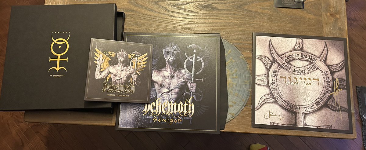 Thepitbull00's tweet photo. This is truly a blessed day #newvinylday @BehemothBand @adamdarski https://t.co/9fwpKrBebo