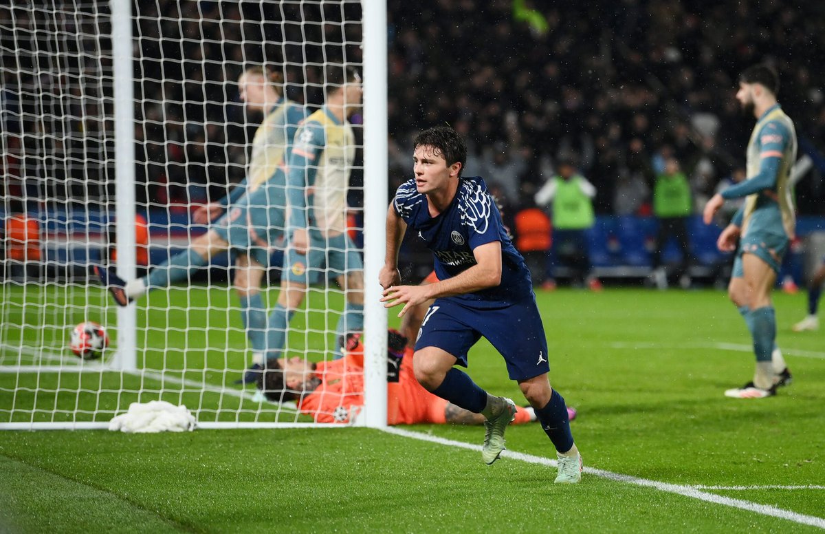 FlorianMaze_'s tweet photo. PSG 4-2 ManCity

Manchester City's chances of Champions League progress are in peril after they lost a two-goal lead to slump to defeat against Paris St-Germain at Parc des Princes.
#ChampionsLeague #PSGCITY 
#Psg #ManCity https://t.co/fVlXDC1jFk