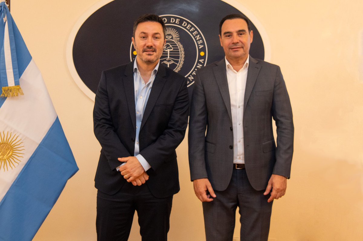 En #BuenosAires, en una reunión de trabajo junto al ministro de Defensa de la Nación, <a href="/luispetri/">Luis Petri</a>, abordamos -entre otros temas- la situación general de los inmuebles del Ejército en #Corrientes.

Por otra parte, lo invité a los actos centrales por el 247º aniversario del