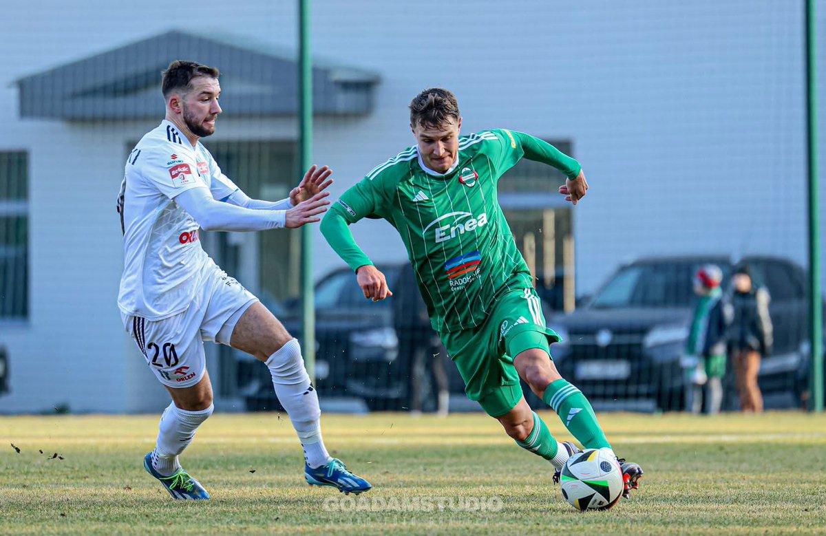 kuras_adam's tweet photo. Piłkarze @Radomiak_Radom mają za sobą kolejny sprawdzian przed rundą wiosenną w @_Ekstraklasa_ ⚽️ Zieloni zmierzyli się z @WislaPlockSA i musieli zaznać goryczy porażki, przegrywając 4️⃣:0️⃣ ⚽️
📸 fot. Adam Kurasiewicz | #GoAdamStudio | #RADWPŁ | @_1liga_ https://t.co/1VpGLrbkzg