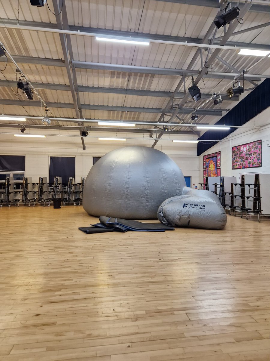 A lovely evening was spent Stargazing at <a href="/COREArenaAcad/">Arena Academy</a> and welcoming the community to engage with the wonderful world of physics. Thank you to <a href="/Scott_Walker_1/">Scott Richard Walker</a> the <a href="/ogdentrust/">Ogden Trust</a> and all the wonderful students and colleagues that supported the event 😀