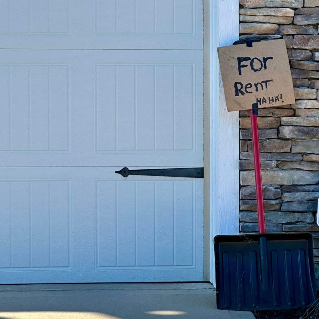 SCEMD's tweet photo. Checking on my neighbors today and saw this…
Keep in mind it’s important to check on our neighbors. A simple text, phone call, or knock on the door can make all the difference. Also, if you need a shovel, we know a guy!
#sctweets #SCWeatherPreps #Emergencypreps #coldweather https://t.co/JsWgCU9Y7f
