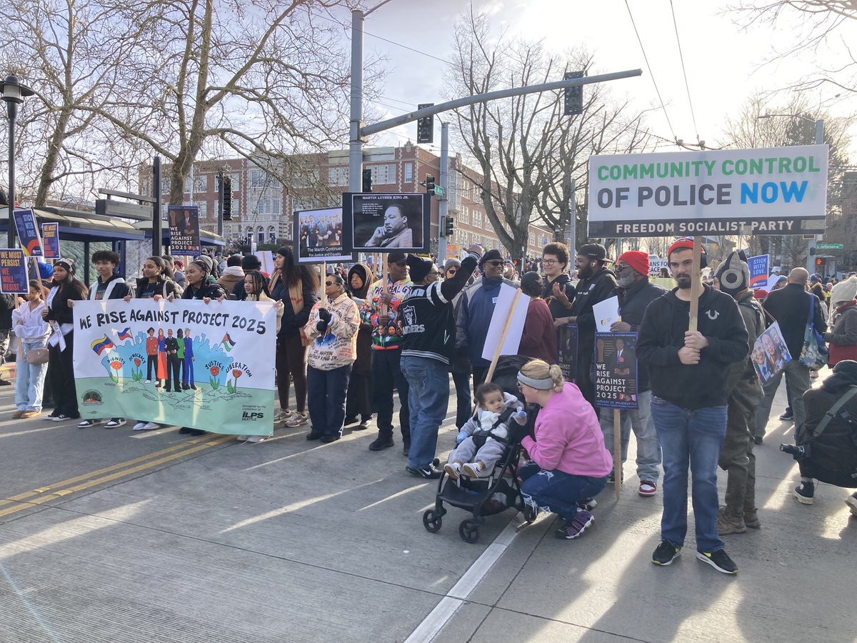 Seattle_FSP's tweet photo. Thousands attended this year's MLK Jr. Day rally and march in Seattle despite the cold temps. This kind of of intercommunity solidarity is infectious, exactly what we need in these coming four years! See you next time. ✊ https://t.co/9ECCZWAOOW