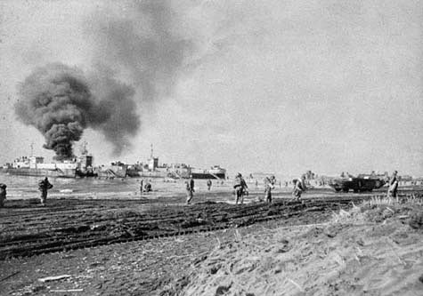 _WW2_Facts's tweet photo. On January 22, 1944 Allied forces landed at Anzio in #OperationShingle. A risky move to outflank the German defenses and advance toward Rome. Despite early success, fierce resistance led to a stalemate for months. The fight for Italy continued! #WW2 #History #MilitaryHistory #OTD https://t.co/9ApxqUPe4A