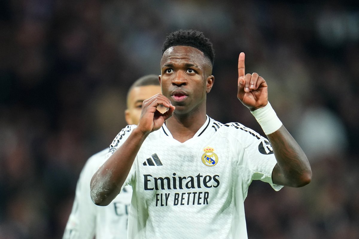 DAZNFutbol's tweet photo. Vinicius Junior, 1️⃣0️⃣0️⃣ goles con la camiseta del Real Madrid ⚪ https://t.co/aWGkLHkMyM