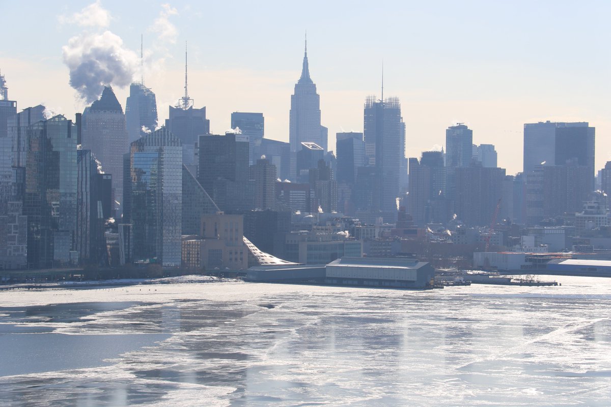 wtz's tweet photo. Winter view of the New York City skyline & ice on Hudson River.
#ice
#winterstorm
#hudsonriver
#nyc #nycview #newyork #newyorkcity #newyorkview #manhattan
#BillionairesRow
#manhattanview
#hoboken #newjersey
#iloveny
#bigapple #skyline
#online_newyork
#upperwestside https://t.co/jN1cYUeQzk