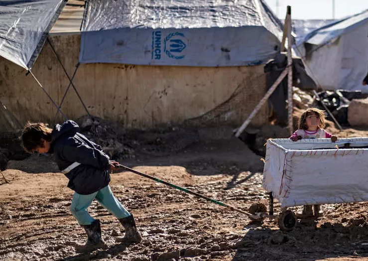 FamillesDes's tweet photo. 23 janvier 2025
120 ENFANTS 🇫🇷
COUPABLES DE RIEN
sont TOUJOURS détenus
dans des conditions indignes
dans le camp-prison #Roj
NE #Syrieen violation du droit international
&amp; de la Convention des droits de l'enfant  
#RapatriezLes
@EmmanuelMacron @jnbarrot @francediplo @CdCMAE https://t.co/iEl6i8EoI4