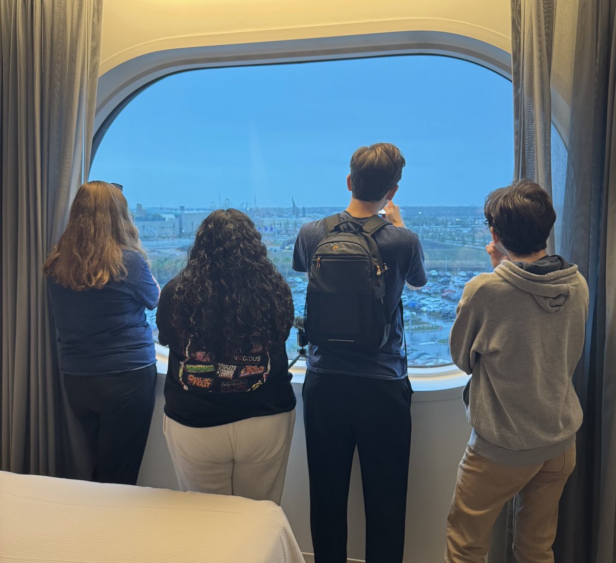 ParkTwister's tweet image. Just friends hanging out watching over a new theme park. #StellaNovaResort