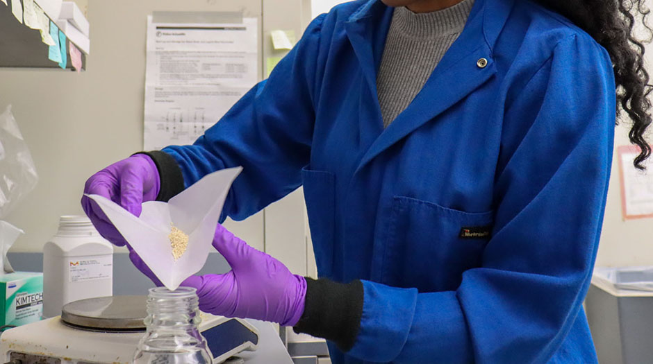 YaleChem's tweet image. Are you an undergrad graduate (or soon to be) from an underrepresented background seeking research experience to place into a PhD program? A post-bacc experience at Yale, fully funded, can make you a competitive applicant. Learn more and apply by 2/28. bit.ly/ChemYalePREP