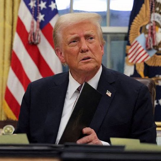 🚨| ÚLTIMA HORA: OFICIALMENTE todas las oficinas federales progres del DEI (Diversidad, equidad e Igualdad) encargadas del lobby LGBT y la teoría de la raza, acaban de CERRAR por órdenes del presidente Trump. 🔥 ¿Apoyas esta CONTUNDENTE MEDIDA?