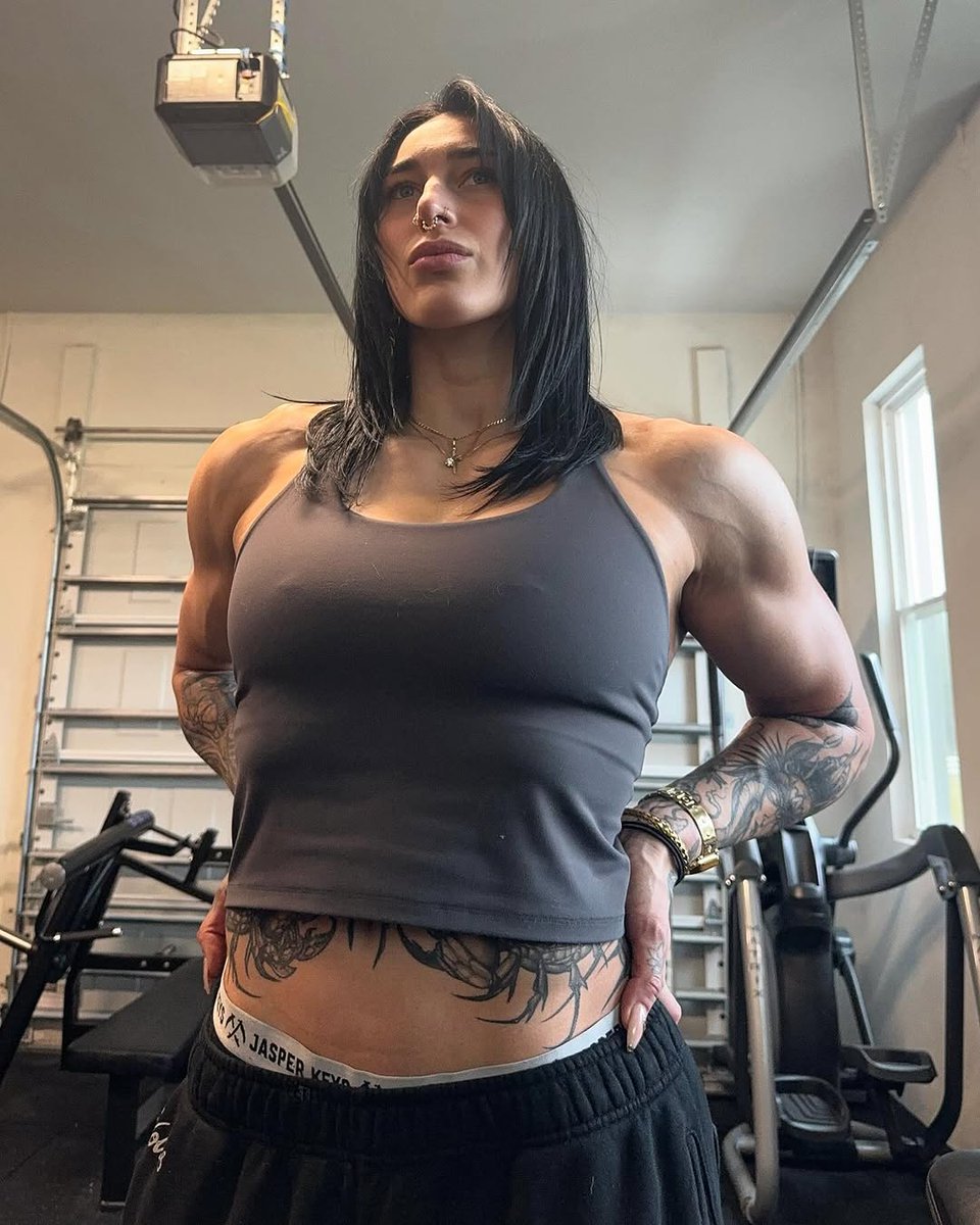 worsethanany1's tweet photo. THE VEINS GOOD LORD THE VEINSSS https://t.co/DuRTNaGR5I