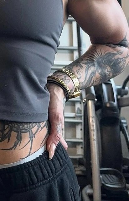 worsethanany1's tweet photo. THE VEINS GOOD LORD THE VEINSSS https://t.co/DuRTNaGR5I