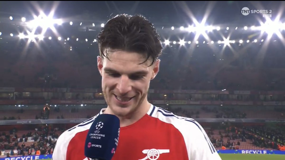 0de11_'s tweet photo. 👀🎙️ “Did you hear about Man City giving up a 2 goal lead tonight vs PSG?”

“Nah I didn’t to be fair but you know the saying”

“What’s that?”

“Stay humble ennit” 

😭😭😭😭😭 https://t.co/g55Yia2n6f