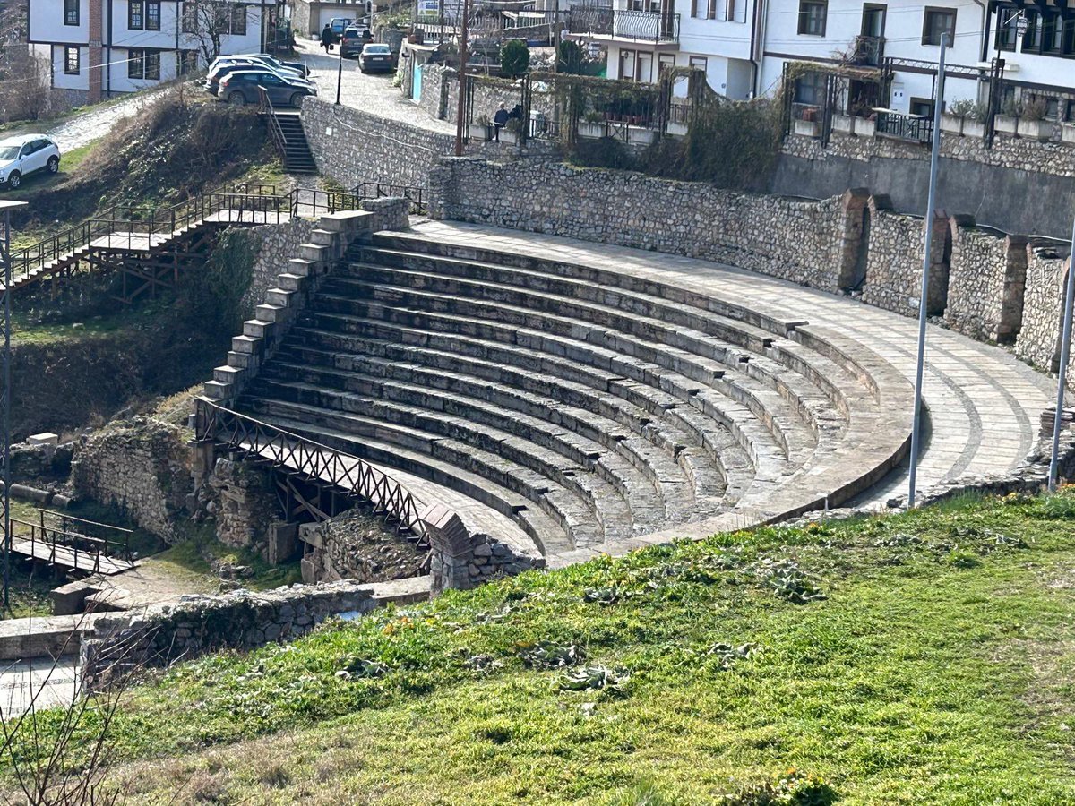 Hoy ha sido el tercer día de la movilidad a Macedonia del Norte, enmarcada en nuestro proyecto KA210 sobre emprendimiento social. La visita a Ohrid ha sido impresionante. El lago del mismo nombre convierte a esta lugar en un entorno único.