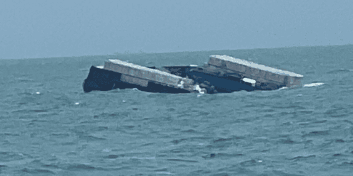 observer_voice's tweet photo. According to the report of Vessel Traffic System (VTS) in Batam, at around 09:46 AM local time, SHANDONG MISSION, en route from Singapore to Australia, collided with the TB Sinhin 5, which was traveling from Port Klang to Kota Kinabalu.

https://t.co/9kwyplg8bE https://t.co/bu1f5Pvzci