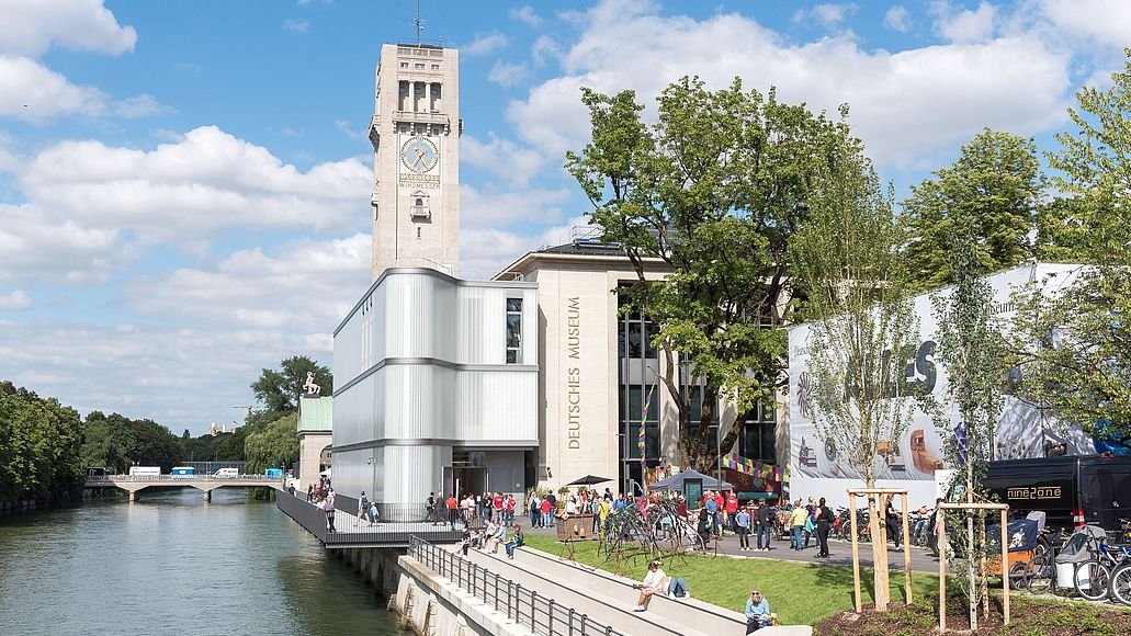 The Munich-based Deutsches Museum, in Germany, has removed a space exhibit that prominently featured Musk, explaining it didn’t have the space to incl a “comprehensive historical portrayal” of the world’s richest man.🤔 "We don't have space for him either!"