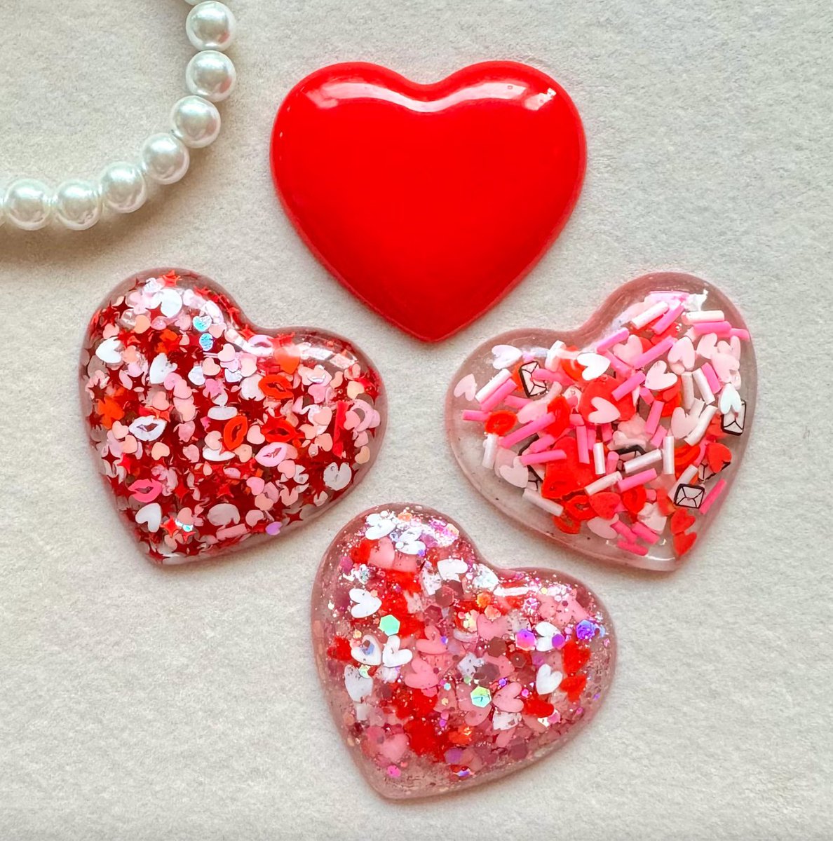 ToastySquirrel's tweet photo. Valentine's Day magnet release -- Love Potion 🧪✨ &amp; Carnival Love 🎠💘 https://t.co/1p7EWsrBnq

#Etsy #Magnets #Glitter #Hearts #Resin #ResinArt #DIY #Pink #ValentinesDay #Love #Decor https://t.co/lGjbXNutSN