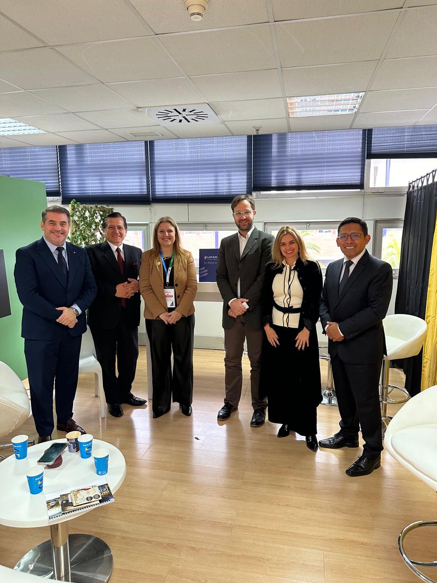 FEDESUD en Madrid para la FITUR 2025! 🇪🇸✨

Arrancamos el primer día reuniéndonos con Thibaud Morand, Director de LATAM Airlines para Europa. 

Mañana jueves 23 los esperamos,  a las 11:30 en el Pabellón 5, Salas 5.1

Presentación sobre Rutas de Sudamérica y Legado Jesuita!