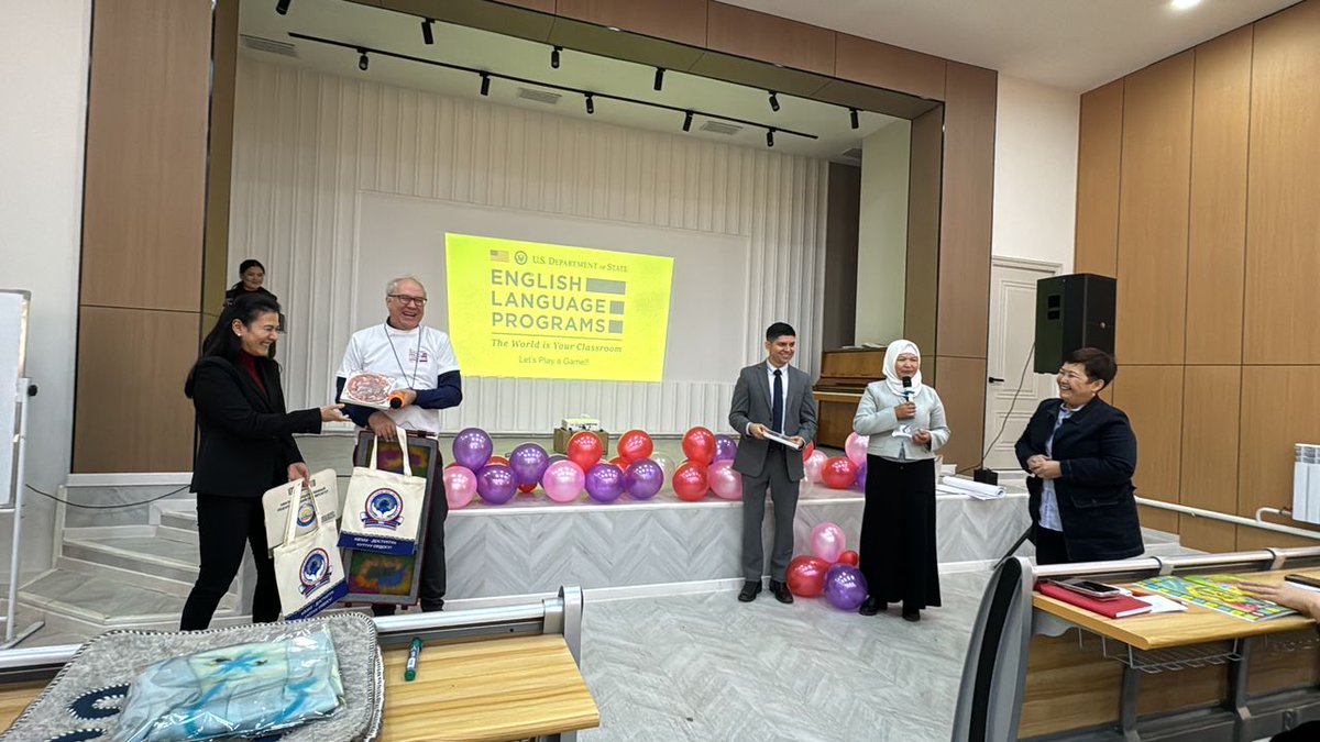 On a December day in the city of Osh in the Kyrgyz Republic, #ELFellow Eric Rosales and Regional English Language Officer (RELO) Kevin McCaughey led a mini-conference on using games and songs as teaching tools.

#LifeOfAFellow #ExchangeOurWorld #TeacherLife