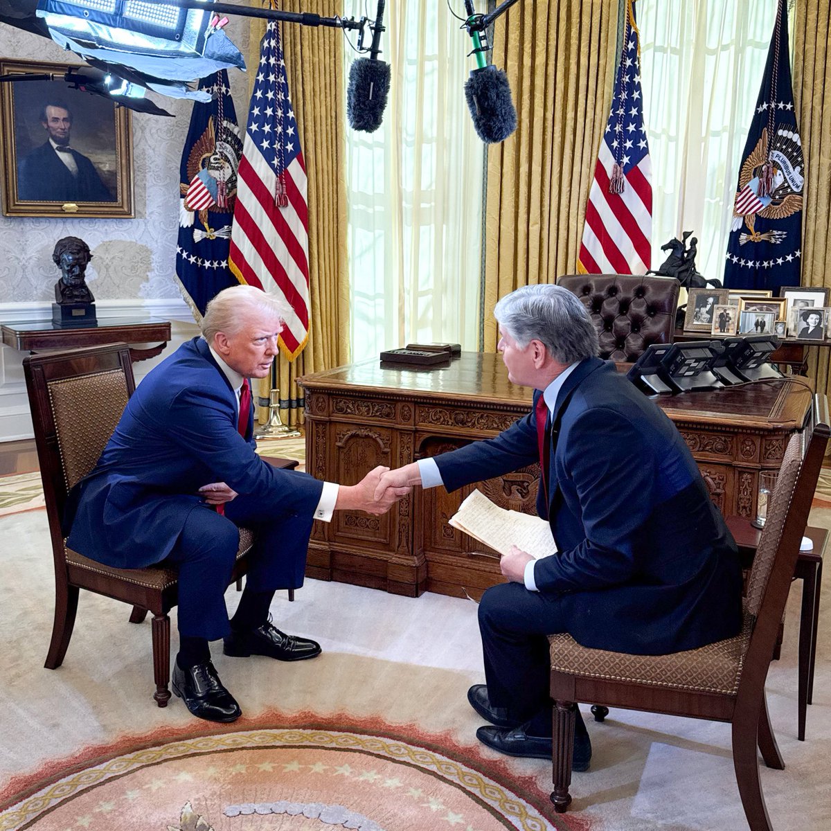 The White House (@whitehouse) on Twitter photo 🇺🇸 <a href="/POTUS/">President Donald J. Trump</a> will join @SeanHannity for his first Oval Office interview since returning to the White House.
TONIGHT 9PM EST ON @FOXNEWS! 🇺🇸 <a href="/POTUS/">President Donald J. Trump</a> will join @SeanHannity for his first Oval Office interview since returning to the White House.
TONIGHT 9PM EST ON @FOXNEWS!