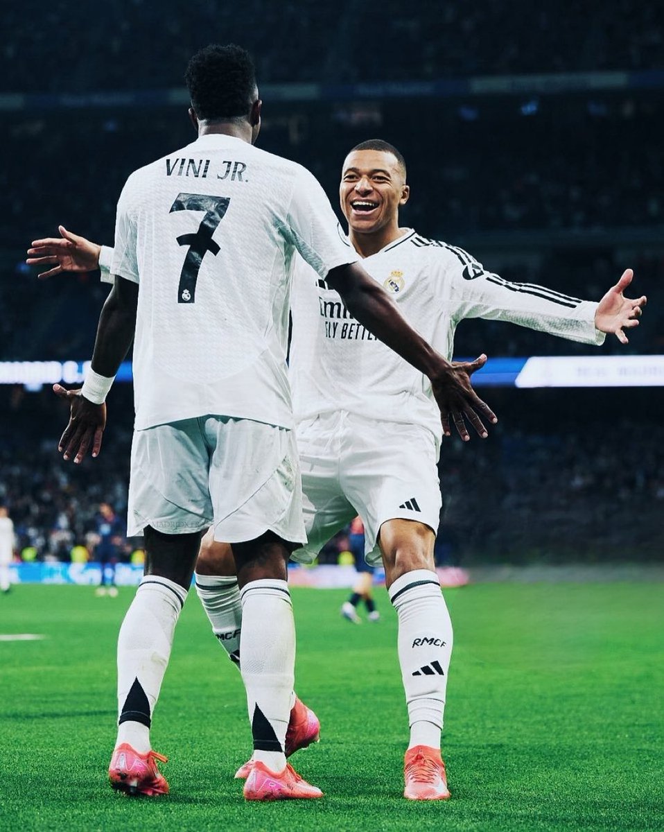 ActuFoot_'s tweet photo. Vinicius Junior 🇧🇷 : « Kylian est venu nous aider et nous allons l'aider à être le meilleur buteur de toutes les compétitions possibles. » 🤍🤝🤩

🎙️ zone mixte https://t.co/wNMQhZDfa6