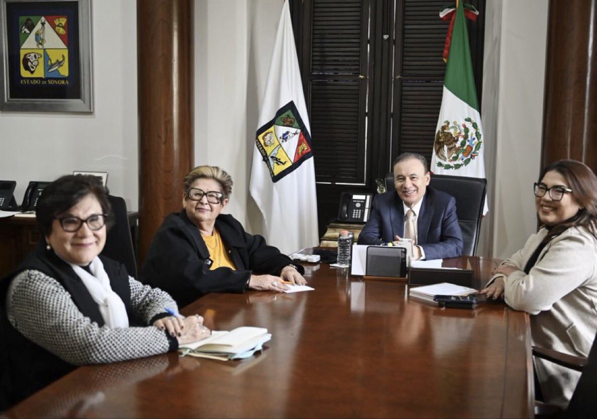 La Red de Mujeres en Plural agradece al Doctor <a href="/AlfonsoDurazo/">Alfonso Durazo</a> por entablar el diálogo y expresar sus compromisos sobre el fortalecimiento de la igualdad y la participación de las mujeres en espacios de toma de decisiones en nuestro estado.