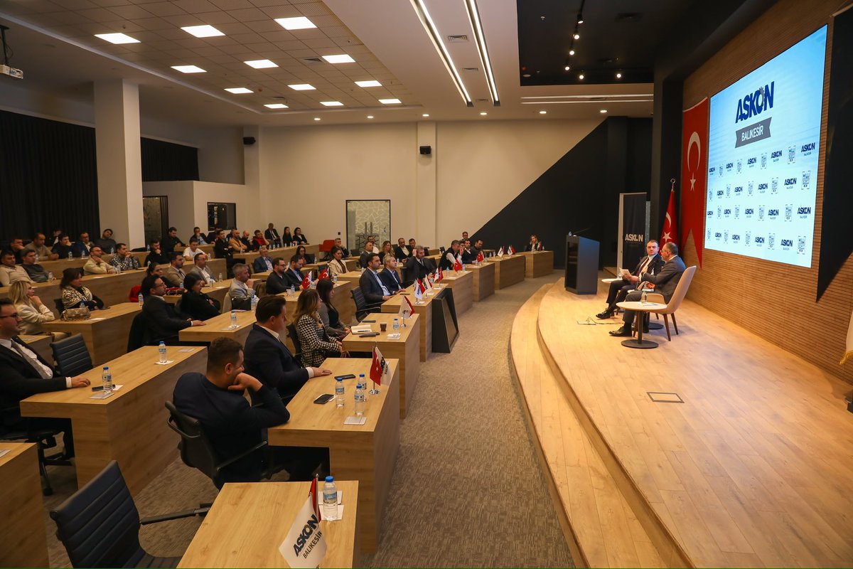 Bugün Askon Balıkesir olarak düzenlediğimiz, Milli Kalkınmanın Güçlü Buluşmaları programımız kapsamında Yönetim Bilimleri Uzmanı <a href="/drkamilbayar/">Dr. Kamil BAYAR</a> ’ı konuk ettik.  “Aile Şirketlerinde Kurumsallaşma ve Liderlik” konulu panelimize şehrimiz iş dünyasından yoğun ilgi ve katılım