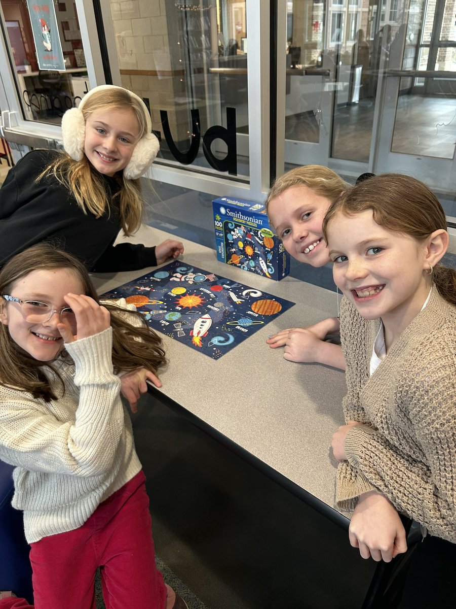 Sara Jones tweet media